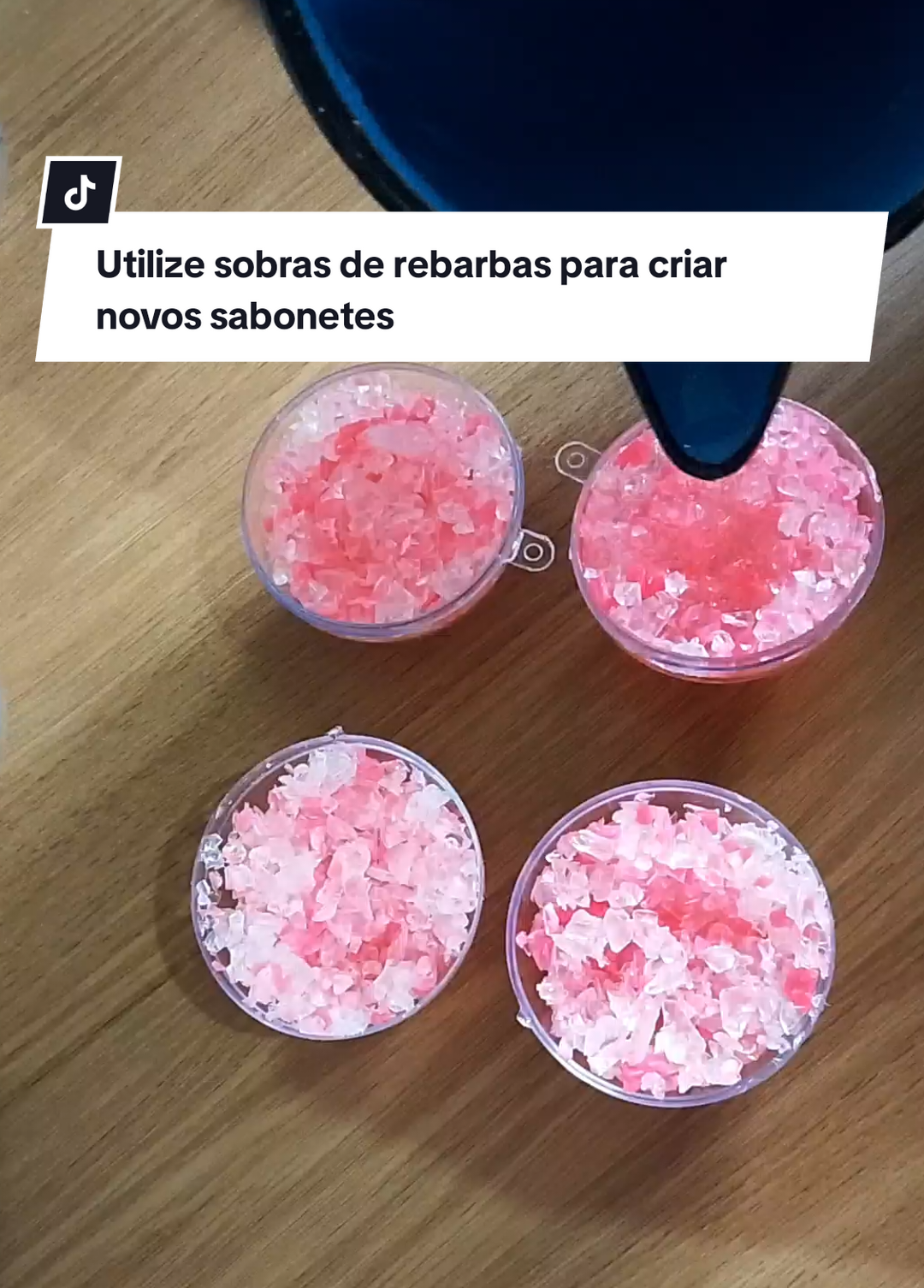 Crie novos sabonetes com rebarbas que sobram.  #saboneteesfera #criacoes #saboaria #feitoamao #plumorah 