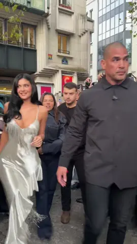 She was stunning omg @Kylie Jenner #kyliejenner #schiaparelli #ss26 #paris #defilé 