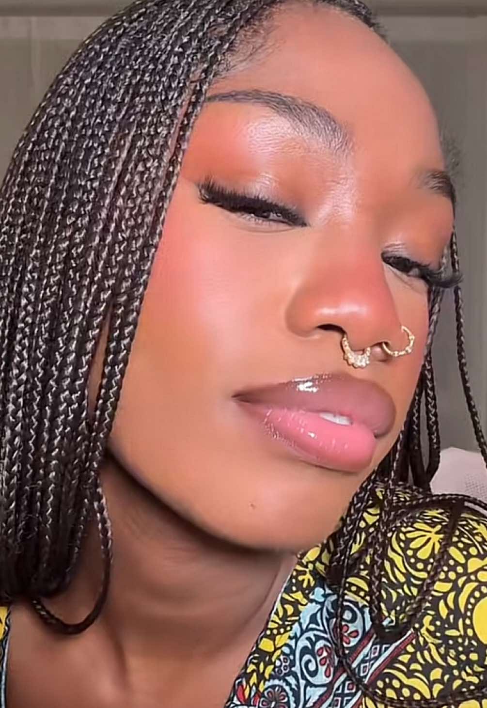 En fait mon combo lèvres n’était pas exploité ???? @AMS Beauty @Adjinaya t’as dead 🫢💜#blackgirlmakeup #beauty #lipcombo #lipgloss 