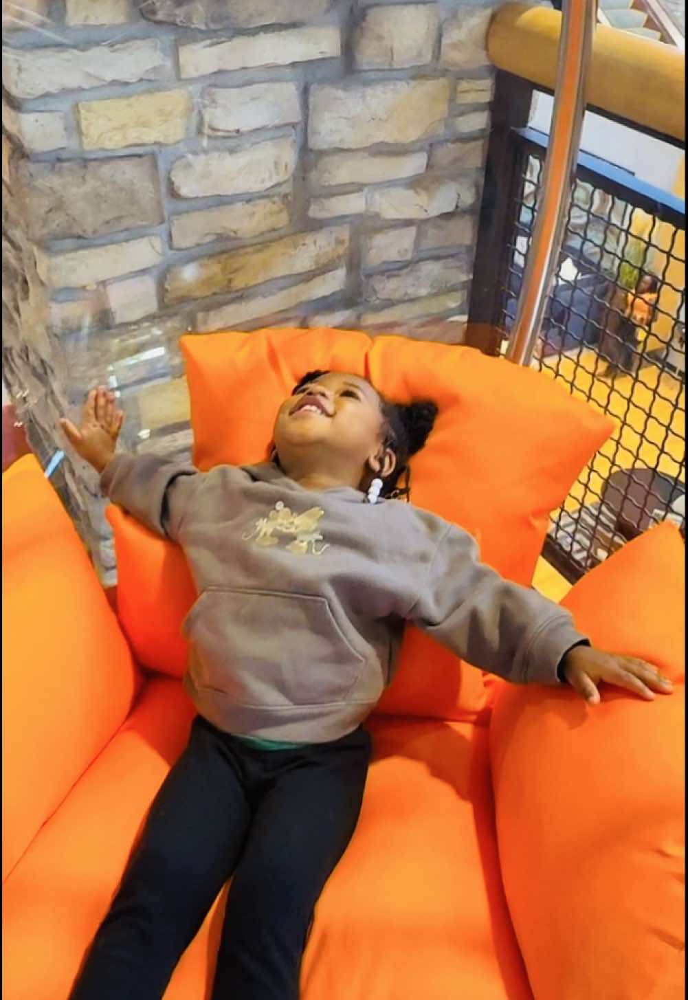 I literally run to y’all for any advice or questions or suggestions at this point🤣🤣 but y’all are family and that’s what family does 😭😭 so family help me decide on a couch for the living room because right now the girls think it’s an open gym 🤣🫣 #suggestions #charlotte @galleriafurniturenc 