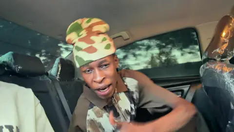 Nasan tanaso tana kaiwa kasuwa we drop problem Ooooo!! 🤣❤️🙏 Keep streaming Dan baba rimix @Shegey Yaro 