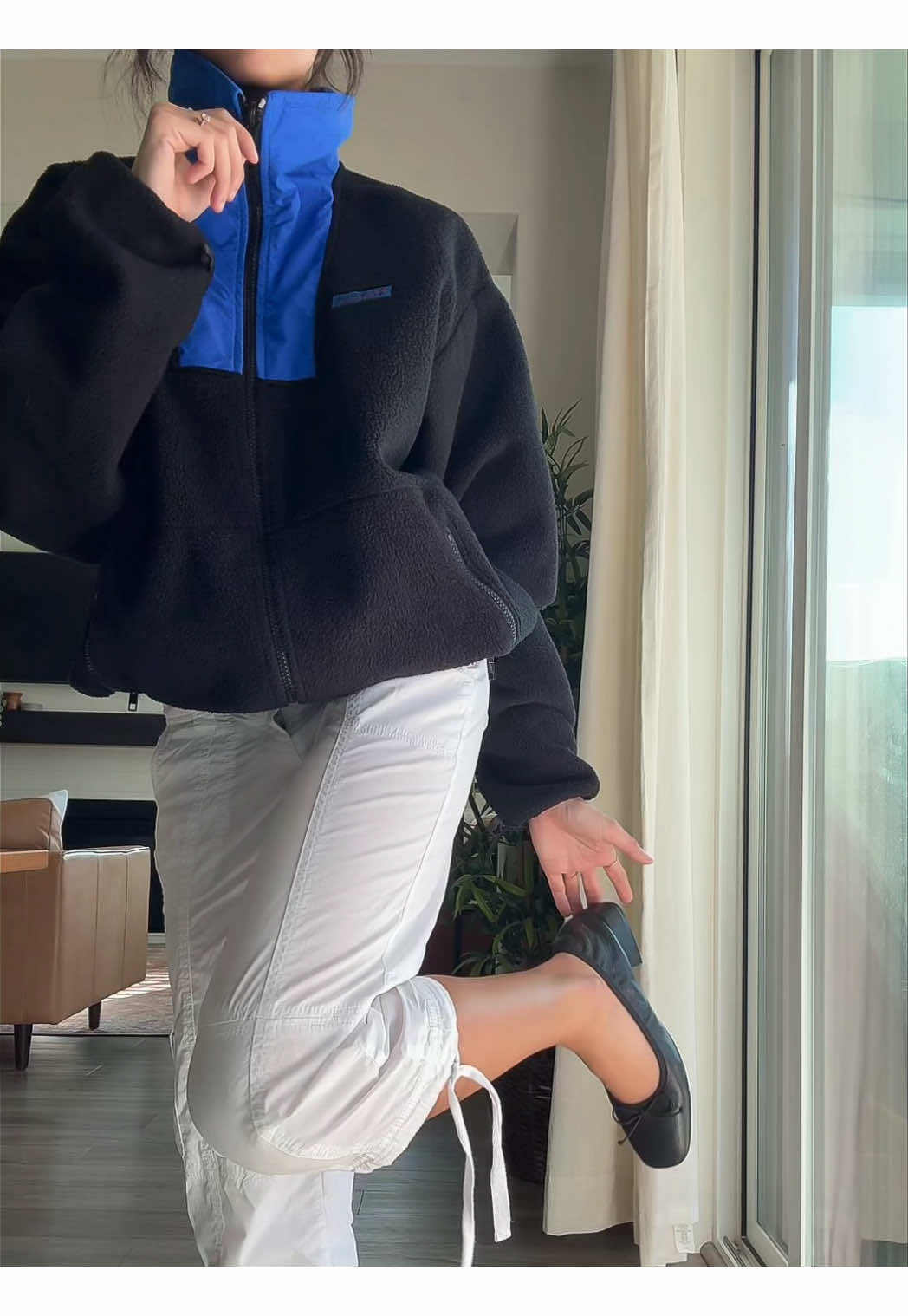 vintage fleece x cargo capris for a confusing weather day #fashiontiktok #falloutfit #capris #fleecejacket #easyoutfit 