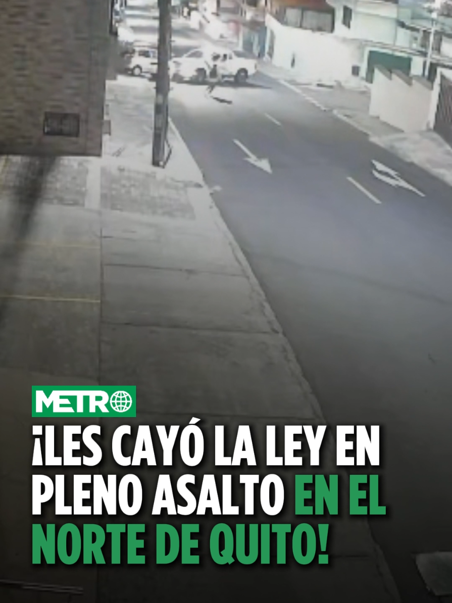 Un asalto registrado la noche del 1 de octubre de 2025 en el sector de Ponceano, norte de Quito, terminó con la aprehensión de un ciudadano extranjero y la recuperación de un vehículo reportado como robado. De acuerdo con el reporte de la Policía Nacional, tres individuos agredieron físicamente a una persona en la intersección de las avenidas De los Eucaliptos y De las Lagunas, con el fin de sustraerle sus pertenencias. #quito  #ecuador  #policia 