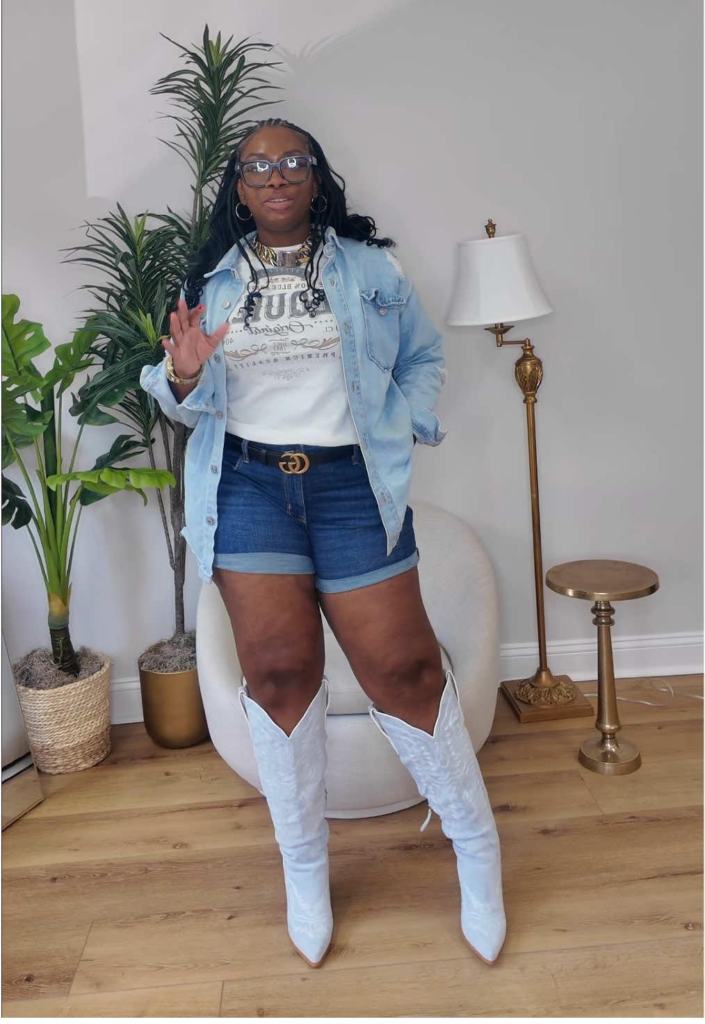 Come see me yall!  I’m tired of doing content, shoot! Help me out!  Comment if you’re near the Savannah, GA area and would like to stop by! #widecalf #fallfashion #fyp 