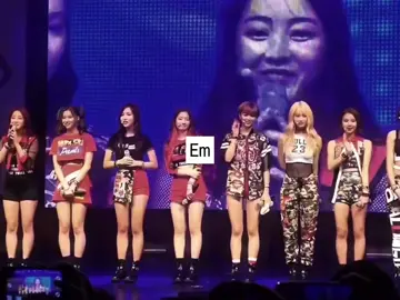 vamos lá twice 💋💋💋💋 #foryoupage #mulherdepreso🔓🕊👫💍 #humortiktok #twice #once 