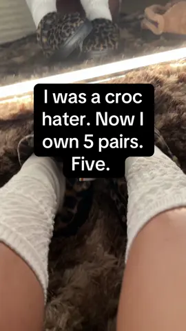 Trending 2025 fall shows. Fur-lined clogs by crocs. Cozy winter slippers. Comfortable everyday shoes. #fallootd #cozyvibes #crocsera #trendingfallshoes #leopardcrocs 