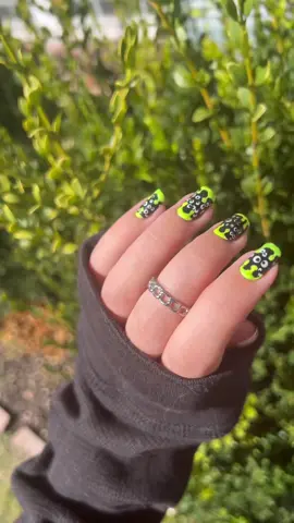halloween nail art countdown!! day 2! #halloweennails #halloweennailart #diynailart #dripnails #repost 