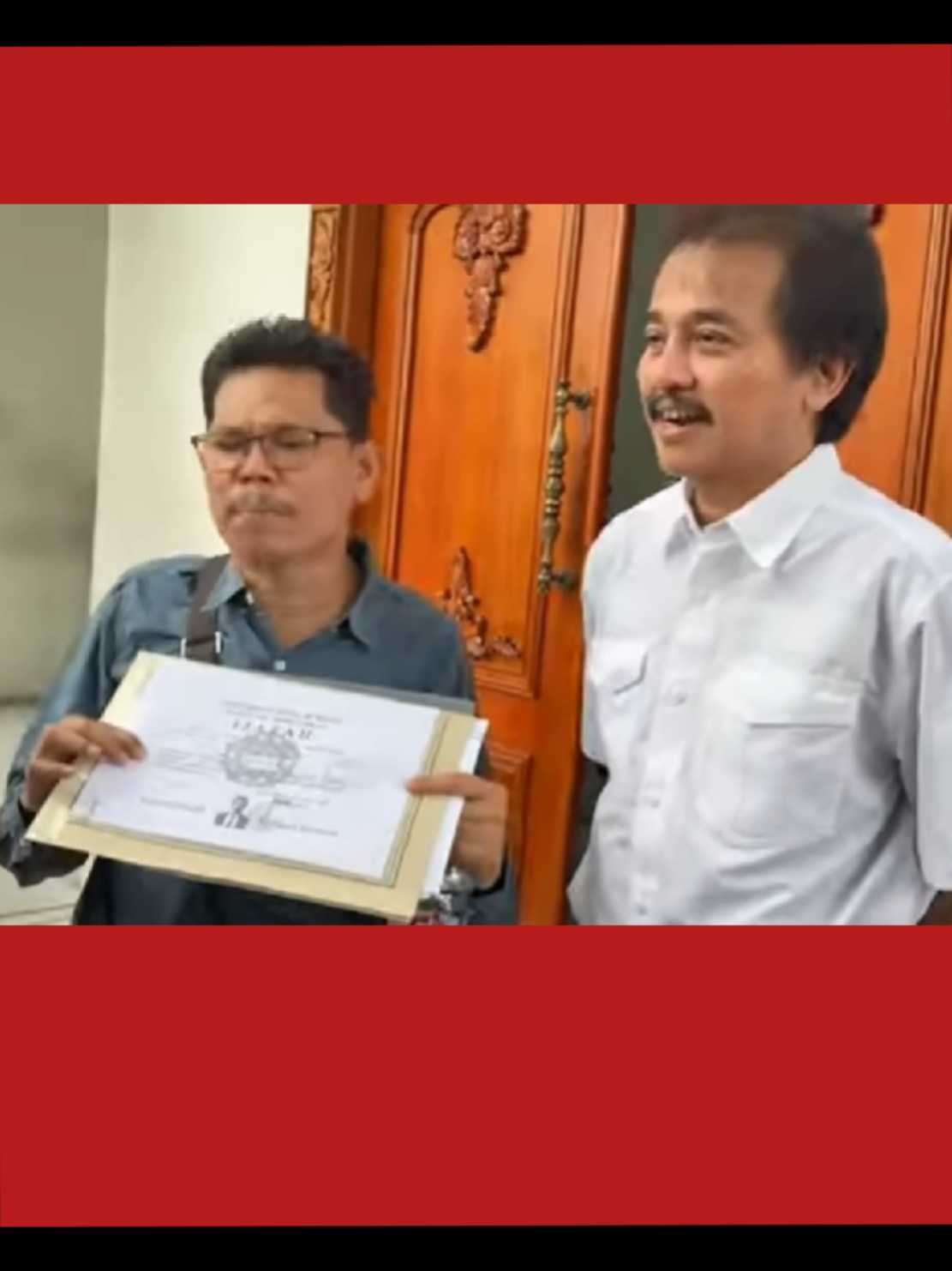 MENGEJUTKAN ! KPU SERAHKAN SALINAN IJAZAH JOKOWI KE ROY SURYO CS. BAGAIMANA SELANJUTNYA? APAKAH INI ADALAH KEMENANGAN BAGI ROY SURYO CS ATAU SEBALIKNYA? #ijazahpalsujokowi #roysuryo #doktertifa #rismonsianipar #kasusijazahpalsujokowi 