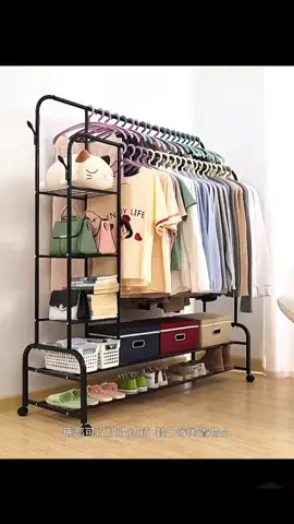 ✨ ستاند ملابس حديدي متعدد الاستخدامات ✨ 🪧 تصميم أنيق وعملي مصنوع من الحديد عالي الجودة لضمان المتانة وطول العمر. 🛠️ أربع رفوف قوية لحمل الأغراض والحقائب والأحذية بشكل منظم. 👕 أعمدة متينة لتعليق الملابس غير قابلة للانحناء. 🧳 طابقين سفليين لتخزين الأحذية والحقائب وغيرها. 🛡️ أرجل مزودة بقاعدة مقاومة للتآكل وغير قابلة للانزلاق لحماية الأرضية. ⚖️ خرزات مضادة للانزلاق على طرفي الأعمدة لمنع سقوط الملابس. 📏 الأبعاد: 160 × 110 × 56.5 سم . 