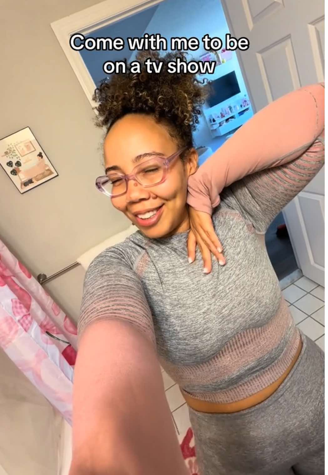 If you follow me on IG, you know the show- but if you don't, make a guess below! Ahh today was so exciting! Lmk if you want a part two! 🥲😍  #tvshow #nyc #nyclife #contentcreator #postyourcontent 