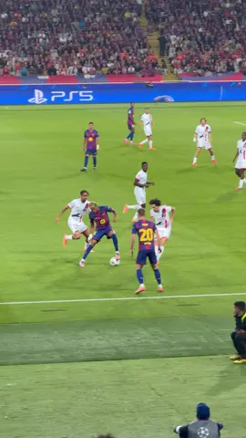 #LamineYamal 🤯 #barca #tekkers (via @zlw.football)