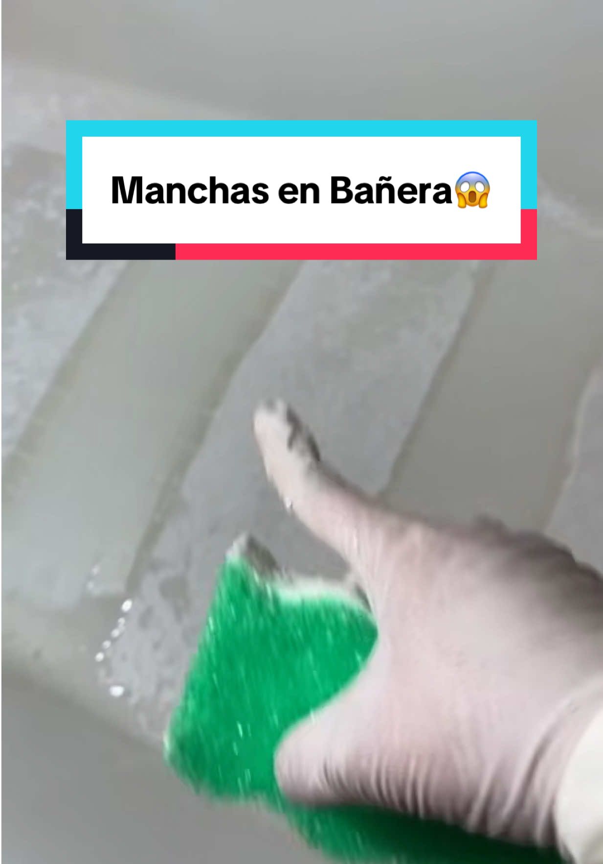Sigue este tip de limpieza si quieres quitar esas manchas obscuras que se hacen en tu bañera😄. Comparte este video a quien lo necesite. Sigue siempre las instrucciones del producto de limpieza y toma precauciones. Vamonosss!!!😁 #CleanTok #limpiezadecasa #housekeepertips #tipsdelimpieza #limpiando 