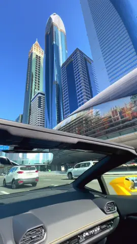 💛💛#lamborghinihuracan #luxurylifestyle #dubai🇦🇪 #sportscar #vibes 