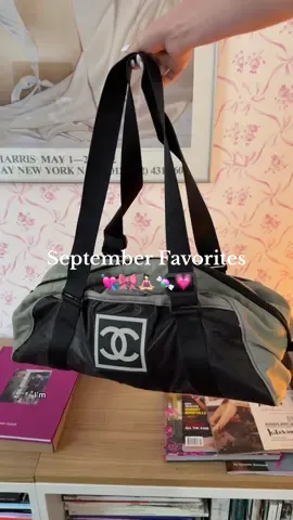 Miss piggy puzzles and Chanel bags 🪷 #septemberfavorites #tyliemalibu #estatesalehaul #vintageshopping #evebabitz 