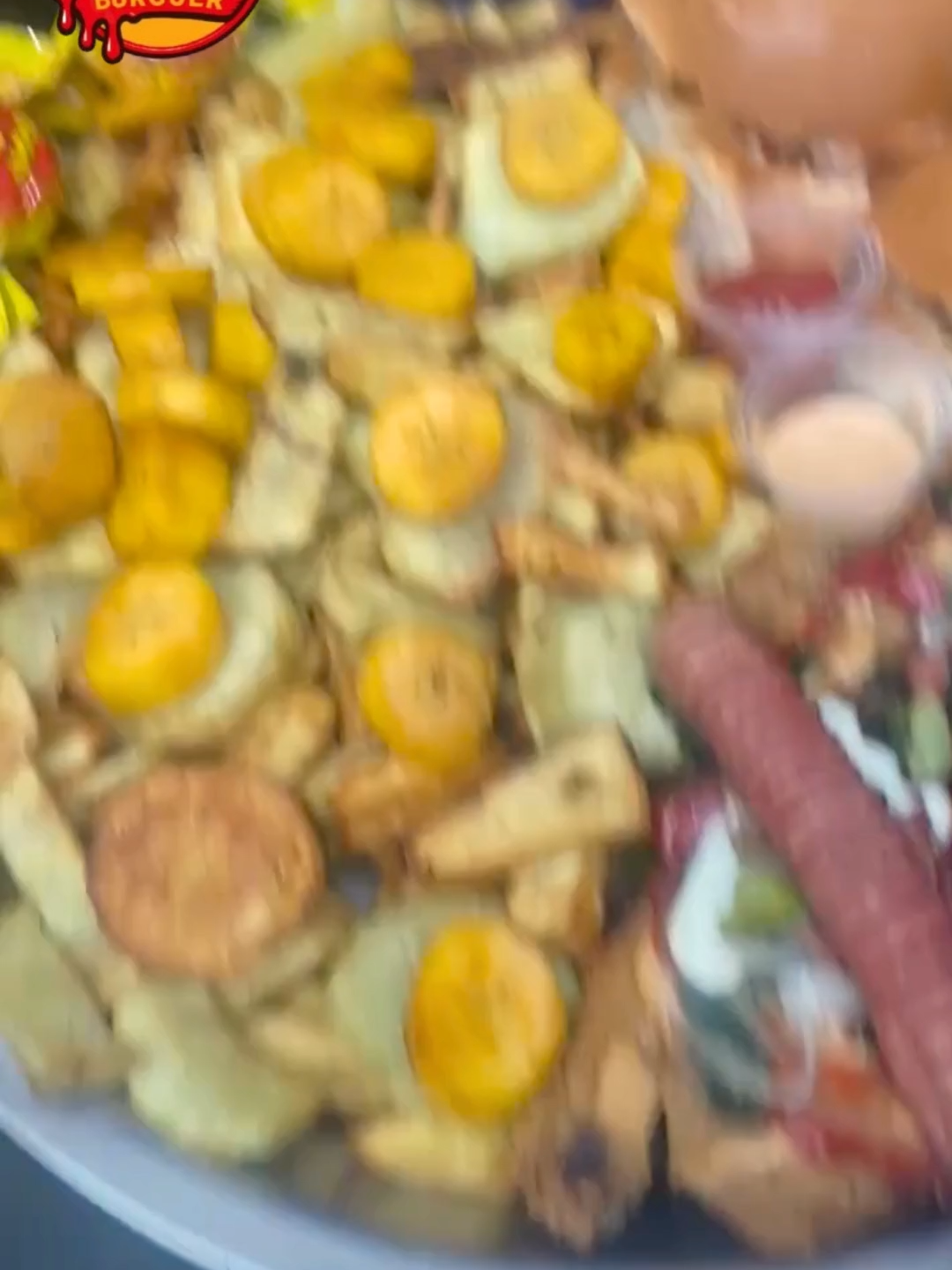Na Yumii, temos opções deliciosas para todos os bolsos e paladares – porque sabor incrível não precisa custar caro.   Faça já a sua encomenda e receba o sabor único da Yumii no conforto da sua casa. Morro Bento – Rua sentido Max, após a igreja Sheknah  Reservas & Encomendas: 940 992 189 Faça#fyppppppppppppppppppppppp #delicias #fasfood #angolaluanda