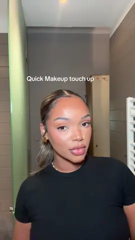 My base was eatingggg 🤏🏽 #makeup #makeuptips #settingspray 