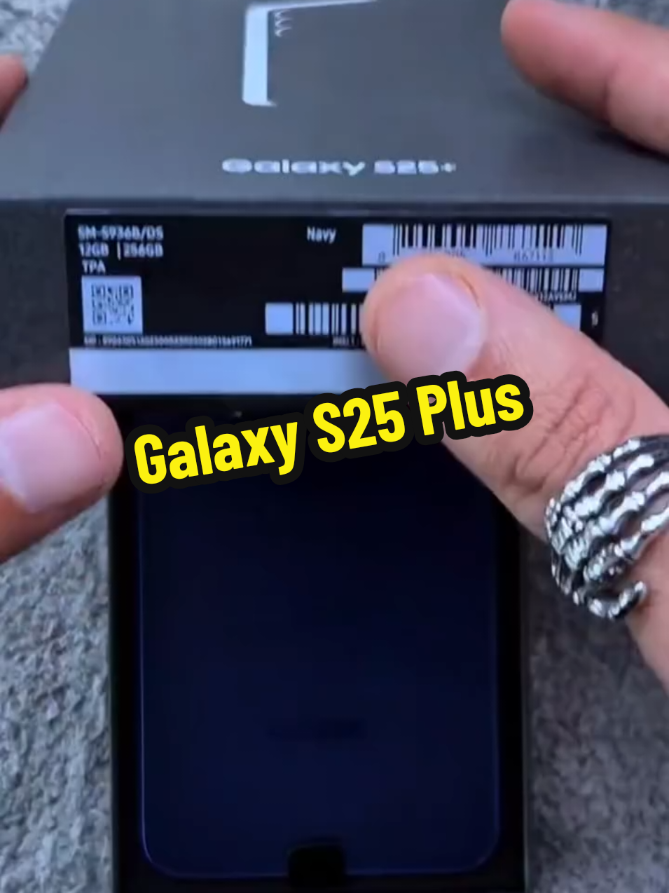🔥 ¡Más grande, más potente, más Galaxy! 🔥 El Samsung Galaxy S25+ trae diseño premium ✨, cámaras profesionales 📸, rendimiento ultrarrápido ⚡ y batería de larga duración 🔋. 👉 ¡Conseguí el tuyo HOY en CDE al mejor precio! 💯 #SamsungS25Plus #GalaxyPower #TopVentas #Smartphone #OfertasCDE 🚀