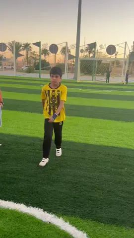 عبدالله وعصام لاعبين نادي المواهب 