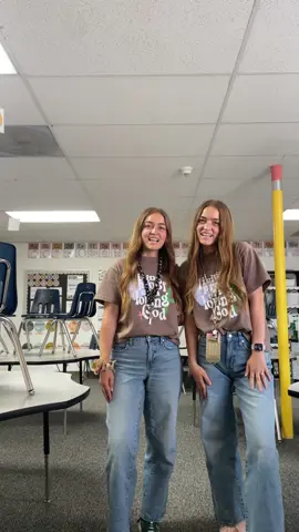 outfits of the week👯‍♀️# #teachersoftiktok #thetwinsthatteach #teacheroutfitcheck 