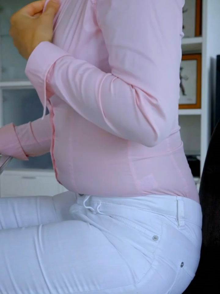 Button jailbreak #foodbaby #stuffed #notpregnant #justfat #bloat #bloated #bloating #full #belly #alicebelly #barrigahinchada #fyp #foodbabybelly #bodypositive #bodieschange #lleno #vientre #barriga #hinchada