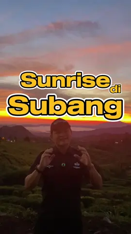Subang punya spot sunrise terbaik yang dihiasi lautan awan dan pemandangan gunung-gunung yang endah pisan #subang #spotsunrise #followers➕ #sunrise #exploresubang 