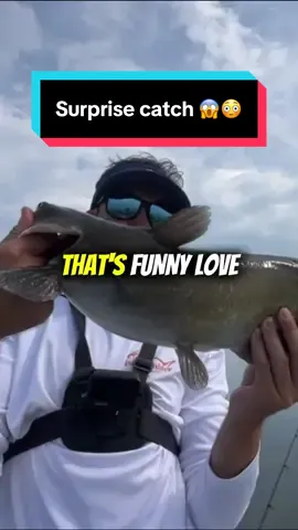 This huge fish surprised me 😱😤 #fishing #fishingvideos #fishingviral #fishinvtiktok #fishtok 