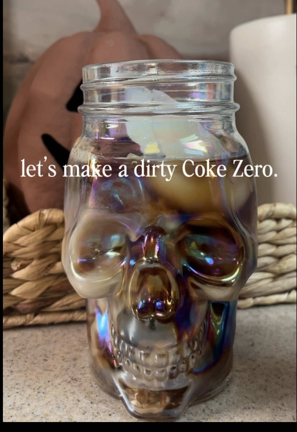 Coke Zero + coconut crème + lime = perfection 🍋‍🟩🥥 tastes like summer vacay in a glass 👌🏼 #cokezero #dirtysoda #recipes #falldrinks #drinkrecipe 