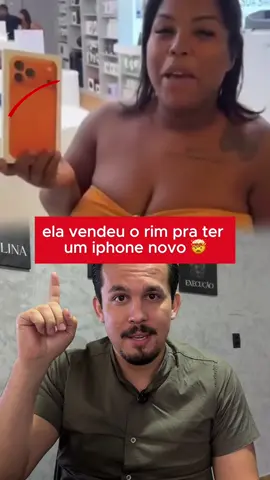 👉 “Você prefere status ou patrimônio? 🤔” 📱💸 Vender um rim por um iPhone pode até ser piada… mas quantas pessoas você conhece que fazem dívidas gigantes só pra ostentar? O problema não é o celular, é a prioridade. Enquanto muitos gastam no que perde valor, poucos constroem patrimônio de verdade. 👉 Com o mesmo valor de uma parcela de iPhone, você poderia estar investindo em um consórcio e mudando o seu futuro. Quer aprender a transformar pouco em muito? Me chama no direct. 🚀 #iphone17 #consorciointeligente #educacaofinanceira #investindonofuturo #patrimoniodeverdade 