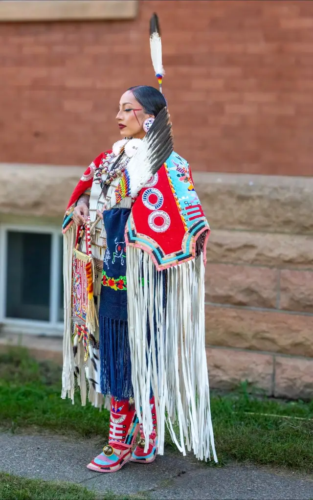 #indigenousrepresentation #indigenousfashion #indigenousmakeupartist #indigenouswomen #indigenousmakeup 