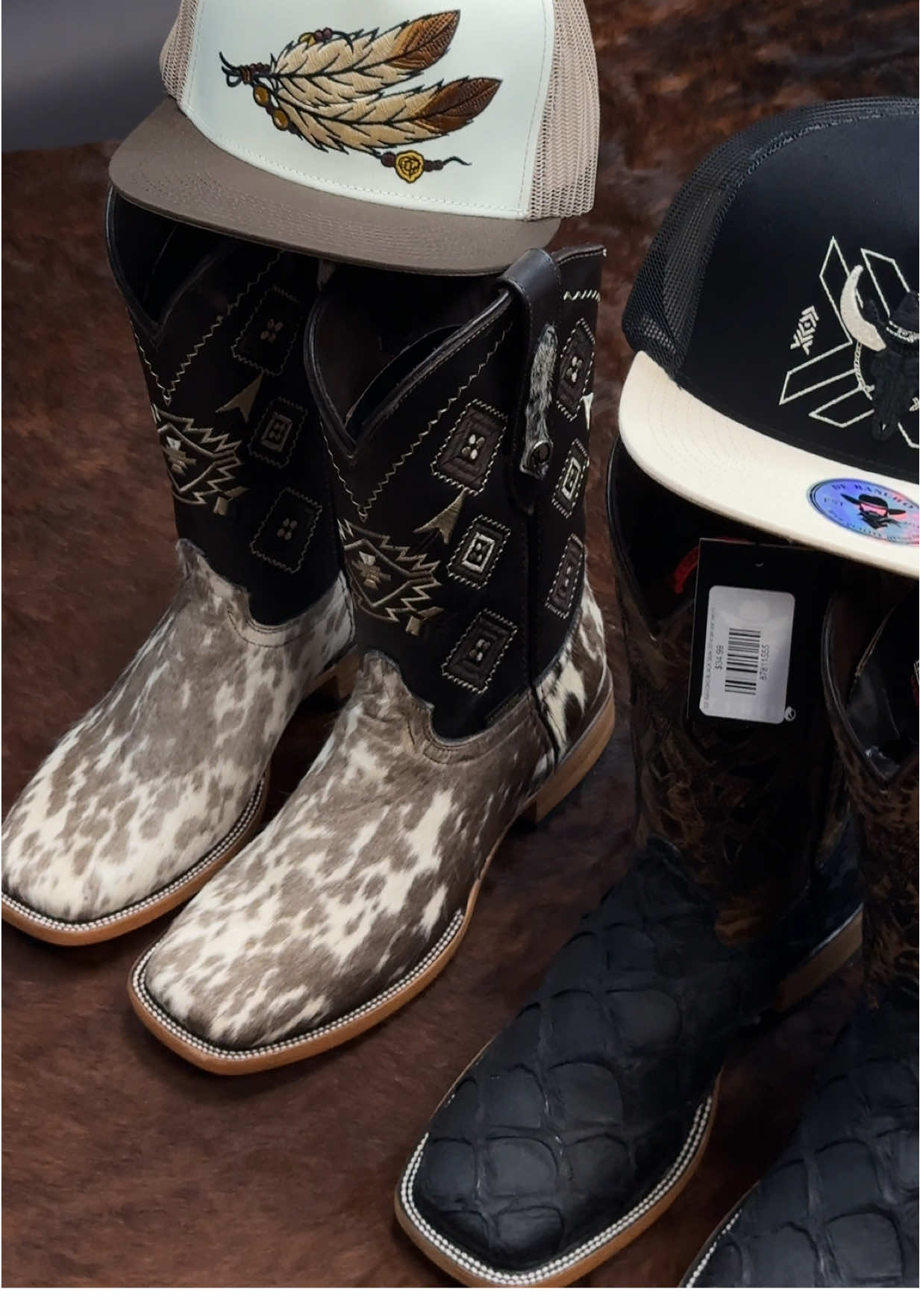 New arrivals in Herradura Cow hide boots & Printed fish ! Free shipping all USA #cowhide #laherradurawwnc 