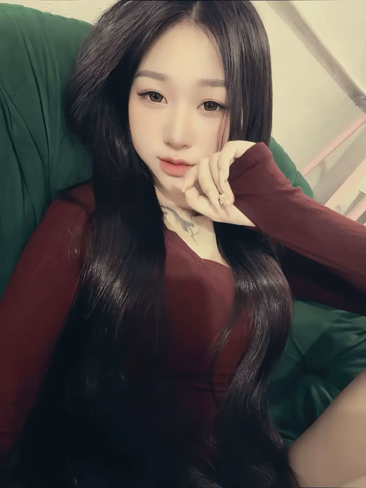 Gửi đời chút lạc quan  Không hẹn ngày lấy lại.  Dù ngày mai ngang trái, mong bản thân ít thở dài.
