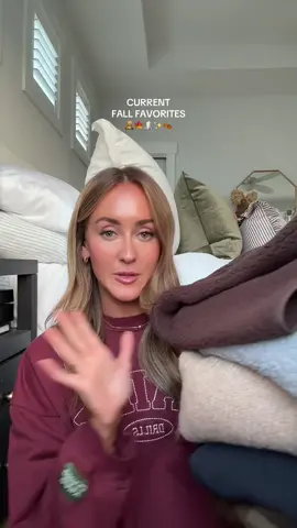 had to refilm with the new hair 🤭 fall things I’ve been loving!! #fallfavorites #falltiktok #favorites #falloutfits #fallfood 