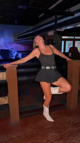 Happy Thursday!! Let’s dance 💃🏽
