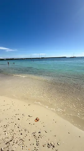 La primera playa que vez cuando llegas a St.Thomas 🏝️  #stthomas #stthomasusvi #beach #caribbean #aventurandopormiisla 