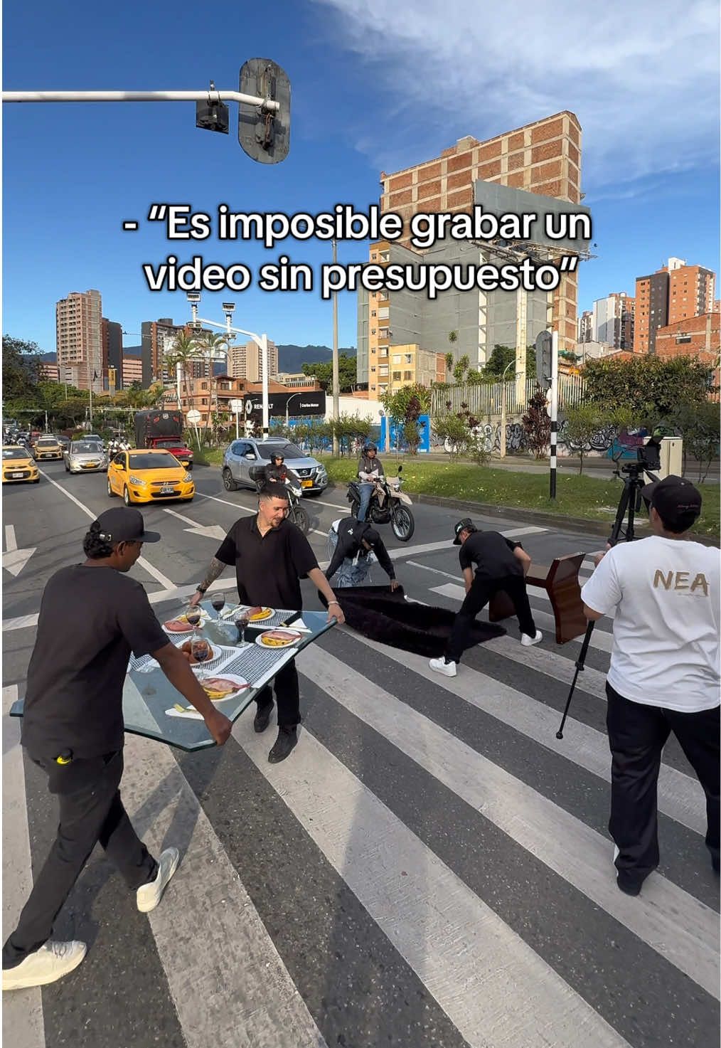 Lo que parecía imposible con los segundos de un semáforo, se volvió un momento épico gracias a ustedes🚦🔥 Aquí les dejo el detrás de cámaras!! 👀 #arod #allstar #nuevamusica #fotografia #bts 