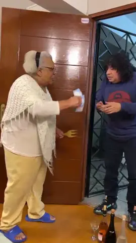 🤣😂🤣😂 pensé que me iban a reventar… pero ya vieron el poder de mi billetera… escriban quien más paso por esto alguna vezzz !! Los leo ( eres espectacular madre , amo tu actuación) 😂🤣😂🤣❤️❤️❤️❤️#fyp #videoviral #amorpuro🥰🥰🥰 #mama #diversion 