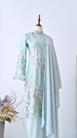 RAYHA kurung lace. Nak grab raya, kenduri, convo, tunang atau daily wear ke office.. RAYHA sesuai untuk semua majlis! Limited pieces siapa cepat dia dapat🔥🔥🔥🔥🔥 #byayranoordin #bajukurung #kurungmoden #kurungcantik #masukberanda 