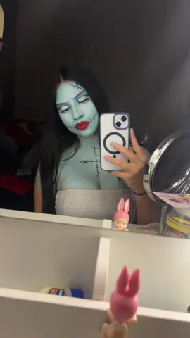 😚😚 #fyp #viral #halloweenmakeup #nightmarebeforechristmas #makemefamous 