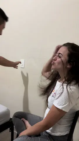 Choque no escuro ⚡️😵 #casaltiktok #funny #engracado #casal #foryou 
