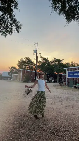 Happy roundtop! 🤸‍♀️🤠