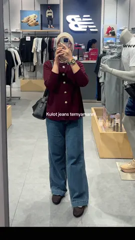 Suka bgt kalau nemu jeans yg g ngatung di TB 170an 🫶🏻 Jd keliatan makin jenjang dan semampaii love! #jiniso #jinisoemangkeren #ootdjeans #ootdhijab 