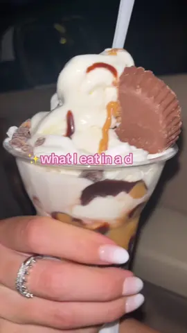 That sundae was just too good 🤩 #whatieatinaday #dairyqueen #icecream #mukbang #mukbang 