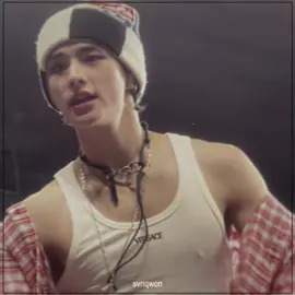 so…at the same damn time #straykids #hyunjin #hyunjinedit #jeongin #jeonginedit   cc: mine ; scp jeongin: arilivscenes