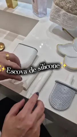 LINK NA BIO✨ Escova de silicone para lavar banheiro e vaso sanitário. #escovadesilicone #limpezadebanheiro 