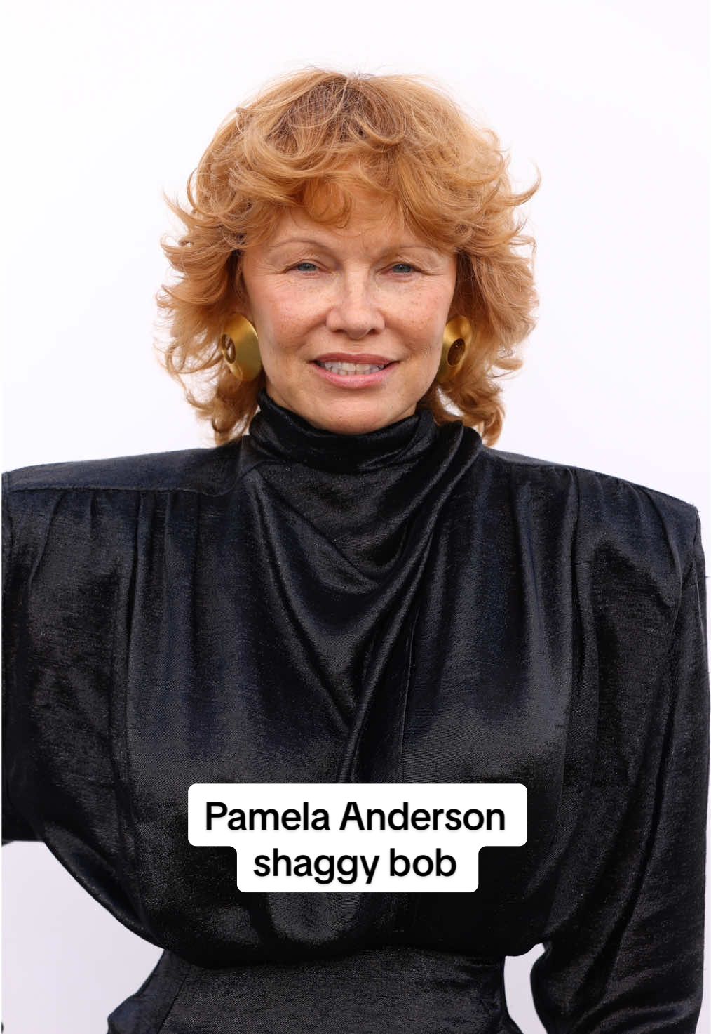 Pamela Anderson unveils a new strawberry blonde shaggy bob at Paris Fashion Week.  #pamelaanderson #parisfashionweek #bobhair #ParisFashionWeek2025 #BeautyInspiration  📷 Getty Images 