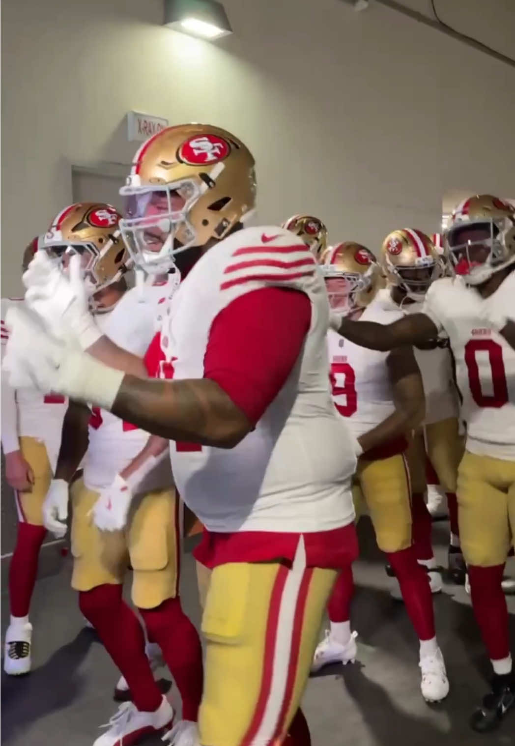 All eyes on us. #trentwilliams #pregame #thursdaynightfootball #nfl #49ers 