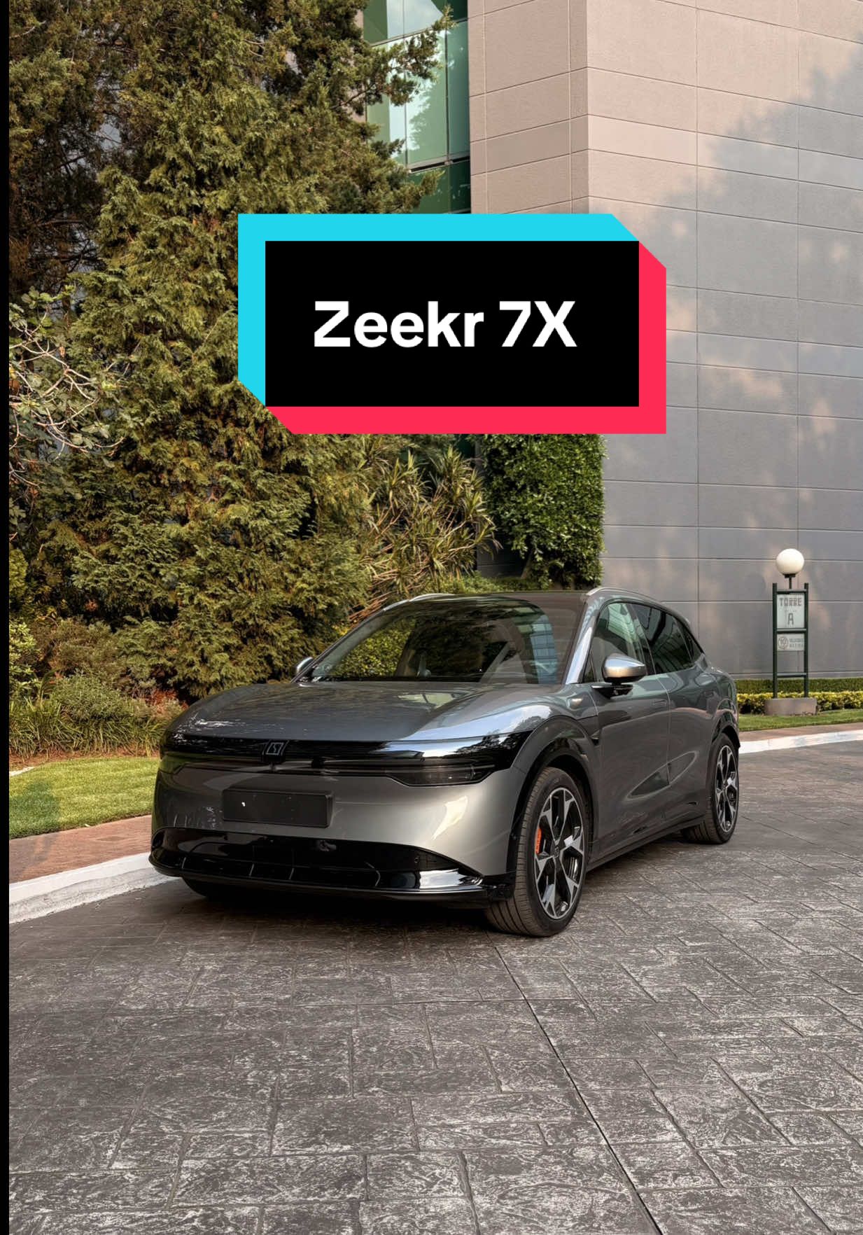 Zeekr 7X Flagship $989,000 mxn 	•	543 km de rango estimado🔋 	•	0–100 km/h en 3.8 s  	•	Batería de 100 kWh  • • • • • #zeekr7x #zeekr #tiktokautos #mexico #creatorsearchinsight 