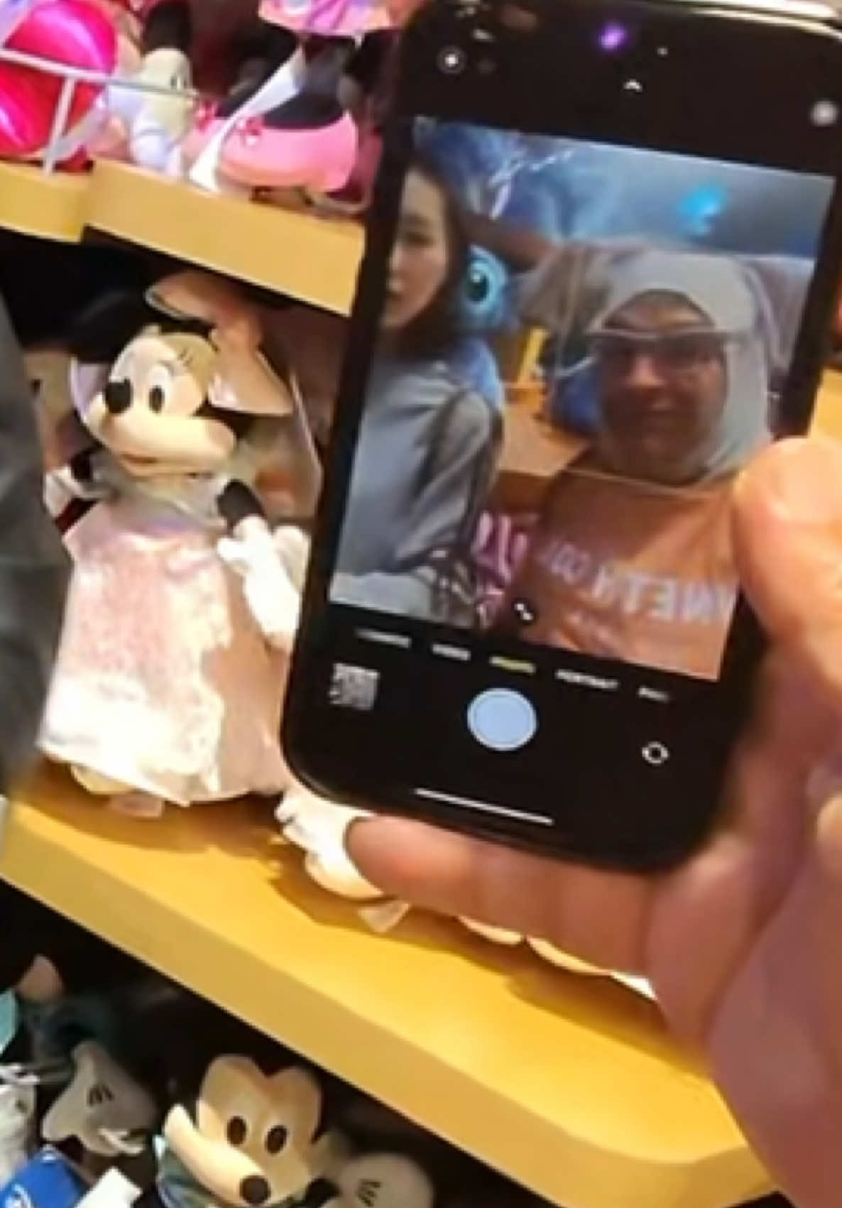 Disney store love story #mickey #minnie #disney #disneyworld #disneyland 