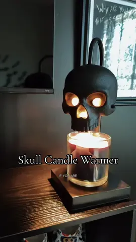 Just in time for Halloween, I’m OBSESSED! . #skullcandlewarmer #spookyseason #halloween #spookygirl #horror 