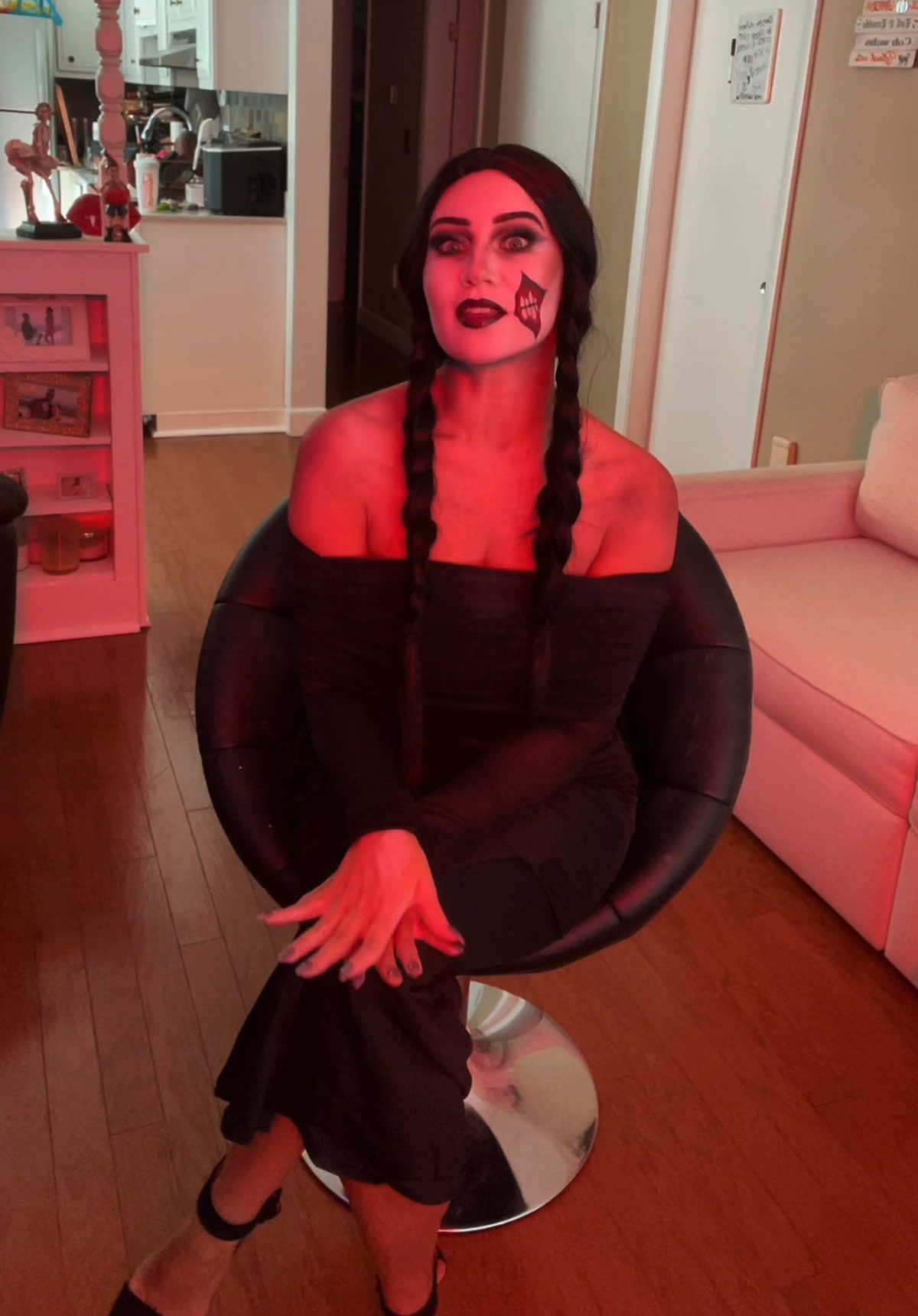 Wednesday just wanted to do a transition 💀 